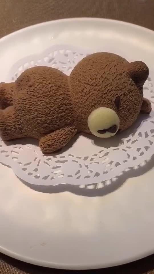 小熊的尾巴视频,萌态十足