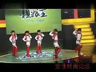 手拉手的舞蹈视频,共谱美好时光