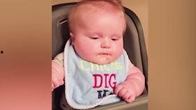 婴儿搞笑视频大全视频,搞笑视频集锦，萌娃瞬间笑翻全场